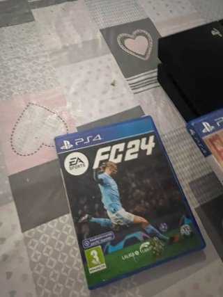 PS4 (PlayStation 4) Negra + Mando Rojo
