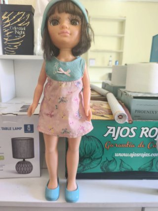 Muñeca Nancy con vestido rosa y zapatos azules