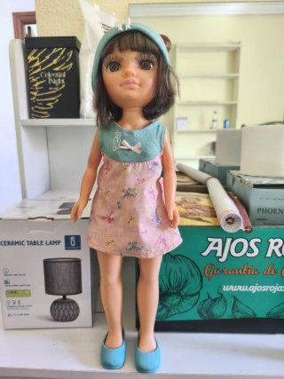 Muñeca Nancy con vestido rosa y zapatos azules