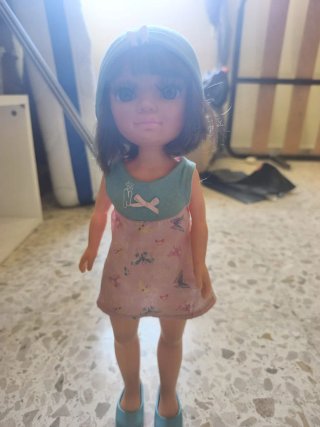 Muñeca Nancy con vestido rosa y zapatos azules