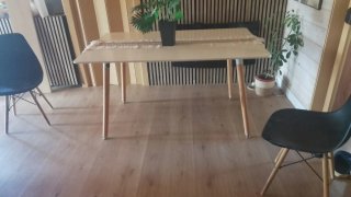 Mesa de comedor blanca de madera