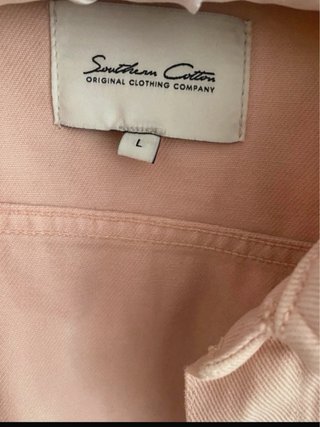 Cazadora vaquera rosa con volantes