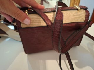 Bolso pequeño bicolor con textura