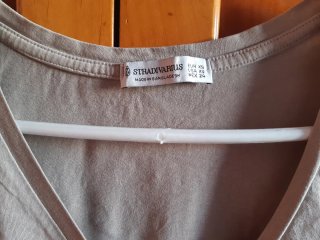 Camiseta Stradivarius cuello pico talla XS