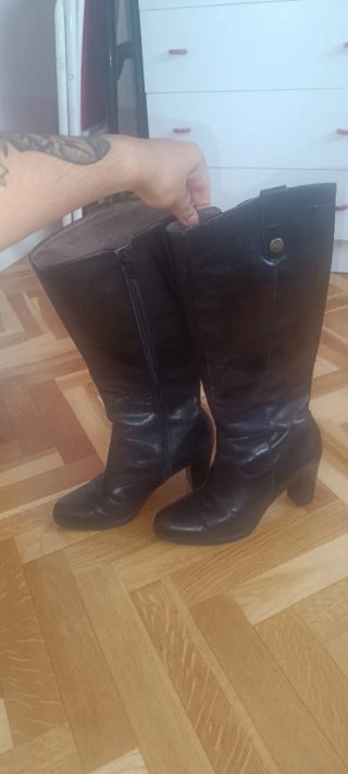 Botas altas de tacón negras