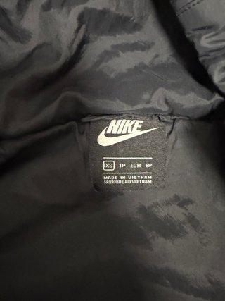 Chaqueta larga acolchada Nike con capucha