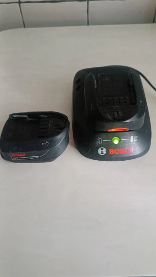 2 Baterías Bosch 14,4V Li + Cargador