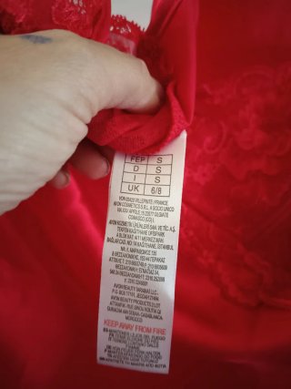 Sottoveste rossa in raso con pizzo