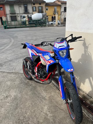 Beta 50 Supermotard Azul/Roja