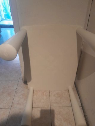 Mesa y 2 sillas para niños