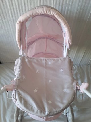 Carrito de muñecas rosa con estrellas