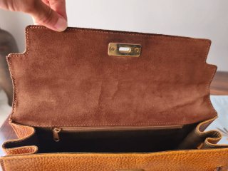 Bolso de piel marrón
