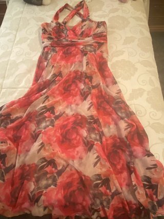 Vestido de fiesta floral rosa y rojo