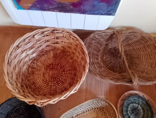 Cestas de mimbre y ratán variadas