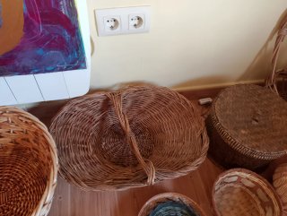 Cestas de mimbre y ratán variadas