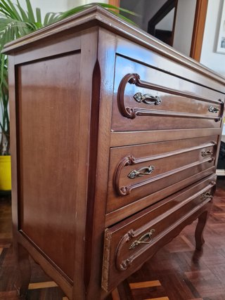 Cajonera de madera estilo clásico