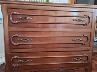 Cajonera de madera estilo clásico
