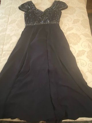 Vestido de fiesta azul marino con pedrería