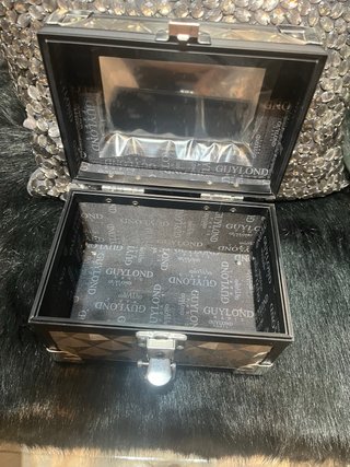 Caja joyero tipo baúl con espejo