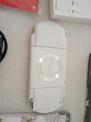Console PSP Bianca + Giochi FIFA 10 e 11