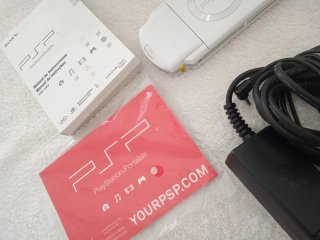 Console PSP Bianca + Giochi FIFA 10 e 11