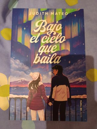 Libro Bajo el cielo que baila