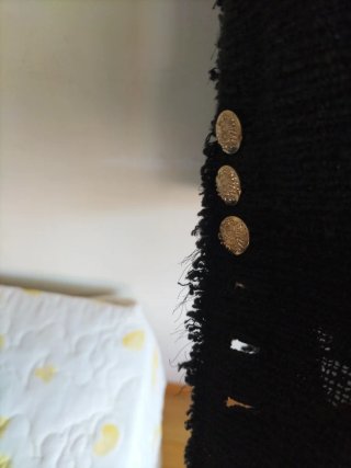 Americana lana bouclé con pedrería