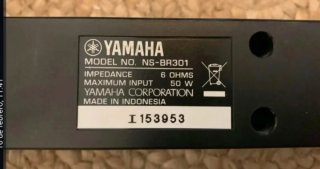 Barra de Sonido TV Yamaha Negra y Plateada.