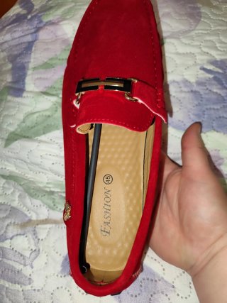 Mocasines ante rojos hebilla dorada talla 45