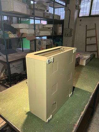 Cuadro Eléctrico Metálico y puerta de cristal.