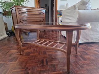 Mesa de centro ovalada de madera y cristal
