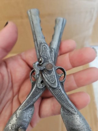 Soprammobile vintage metallo pistole