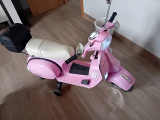 Moto Eléctrica Infantil Rosa Estilo Vespa