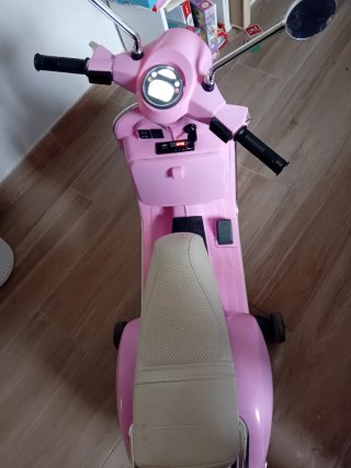 Moto Eléctrica Infantil Rosa Estilo Vespa