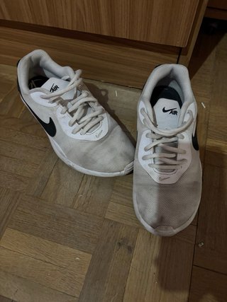 Zapatillas Nike Air Blancas y Negras