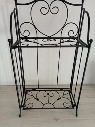 Estantería pequeña de metal negra