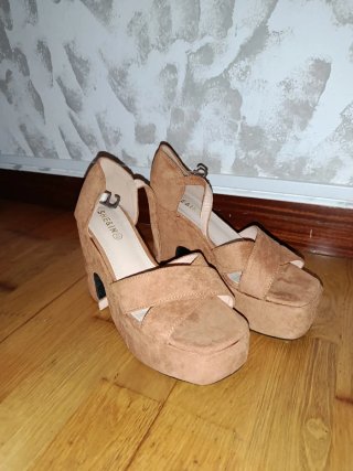 Sandalias SHEIN cuña ante beige/marrón