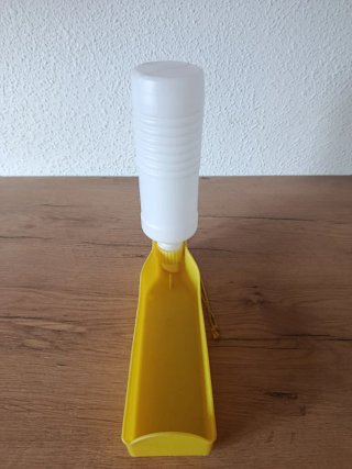 Bebedero para mascotas amarillo
