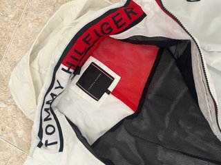 Chaqueta Tommy Hilfiger fina niño / niña.Talla 152
