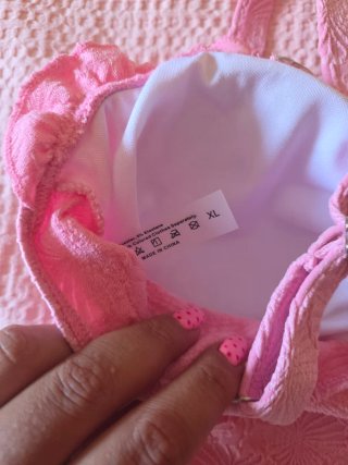 Bañador rosa con volantes y lazo
