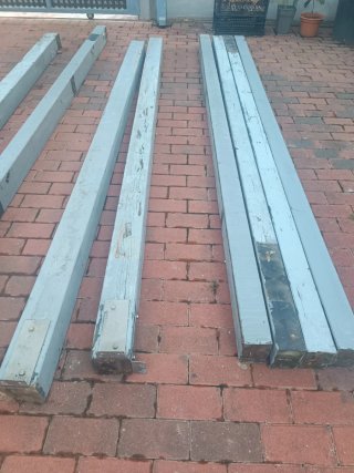 Pérgola de madera desmantelada