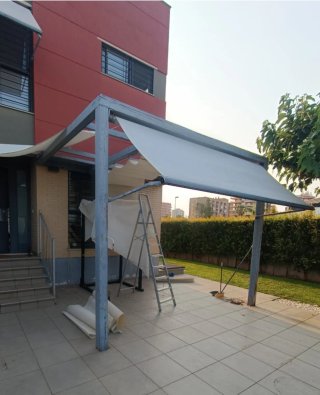 Pérgola de madera desmantelada