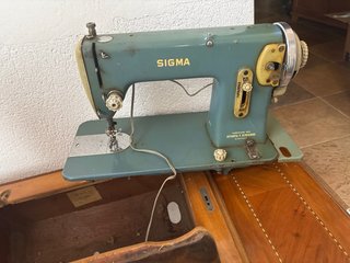 Máquina de coser SIGMA con mueble