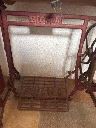 Máquina de coser SIGMA con mueble