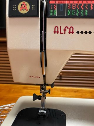 Máquina de coser Alfa electrónica