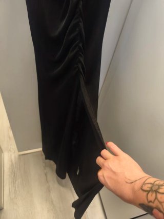Vestido negro fruncido