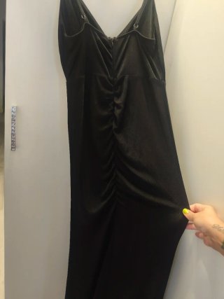 Vestido negro fruncido