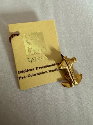 Amuleto rana precolombino chapado oro