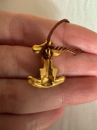 Amuleto rana precolombino chapado oro
