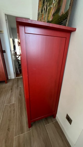 Vitrina IKEA Hemnes Roja con tiradores Zara HOME